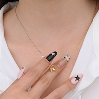 Collier Chris April en acier inoxydable 316L avec perle d'eau douce, design floral unique, breloques simples et tendance
