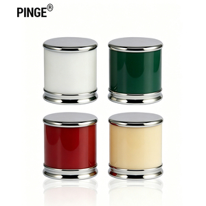 Capuchon <span class=keywords><strong>de</strong></span> flacon <span class=keywords><strong>de</strong></span> <span class=keywords><strong>parfum</strong></span> magnétique noir large en métal lourd, cône en bois, cylindre rond, 15 mm <span class=keywords><strong>de</strong></span> haut, inversé, en Zamac - Product Image 1
