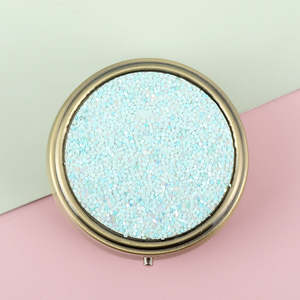 Étui à pilules personnalisé avec initiales et paillettes, avec miroir, 3 compartiments, organiseur de pilules portable, bleu, rond, en métal, classique - Product Image 5