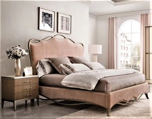 Meubles classiques français de luxe faits à la main en velours rose champagne or cadre en bois fille dame fille ensemble de chambre à coucher - Product Image 1