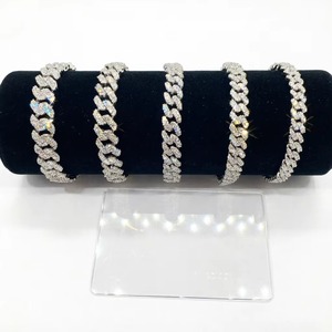 Bracelet en moissanite diamantée, best-seller, pour hommes et femmes, élégant accessoire de mode pour mariages et fêtes, disponible à la vente - Product Image 6