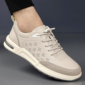 Zapatillas deportivas blancas y beige para hombre, informales, transpirables, de cuero, ligeras y cómodas para el tiempo libre - Product Image 1