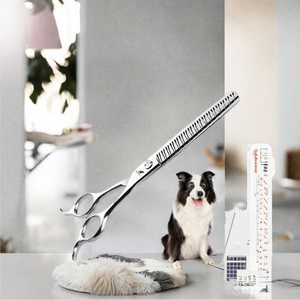 Ciseaux de toilettage pour animaux de compagnie Maclura Wholesale, écologiques, de 8 pouces, style queue de poisson, à dents serrées, à lame incurvée, en acier inoxydable - Product Image 3