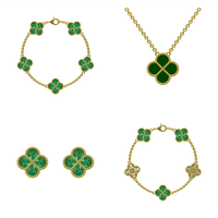 Ensemble de bijoux pour filles haut de gamme en or 18 carats avec bracelet et boucles d'oreilles pendantes en malachite verte Van Cleef, vente en gros.