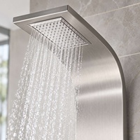 Panneau de douche contemporain en acier inoxydable poli avec jets de pluie et de massage, robinets monomètre, fixation murale pour usage hôtelier