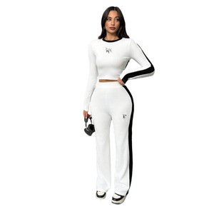 Conjunto Deportivo para Mujer, Top Corto de Manga Larga con Franja Lateral y Pantalones Anchos, Ropa Deportiva Ligera para Primavera y Otoño - Product Image 4