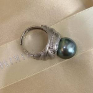 งานฝีมือระดับยุโรป แหวนเงินแท้เทียบเท่าทองคำ K ประดับมุกแท้จากตาฮิติ ขนาด 13-14 มม. ไร้ตำหนิ สง่างามอย่างยิ่ง - Product Image 4