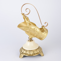 Support à vin sculpté orné de style nordique moderne avec base en céramique bicolore pour centre de table et décoration de mariage