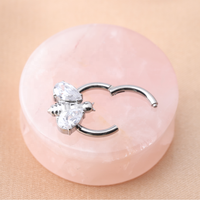 Anneau clicker en titane G23 avec motif abeille soudé pour l'oreille (tragus)