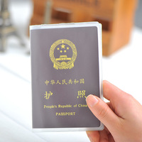 Housse de passeport en PVC transparente personnalisée de haute qualité, prix d'usine, givrée, porte-passeport en plastique personnalisé, logo personnalisé