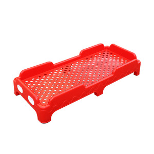 Lit de sieste en plastique pour enfants 138x60x25cm, durable, bleu, pour la maternelle - Product Image 4