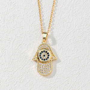 Collana di Lusso con Ciondolo Occhio di Allah, Placcata Oro 14k PVD, in Rame con Zirconi Intarsiati, a Forma di Cuore - Product Image 3