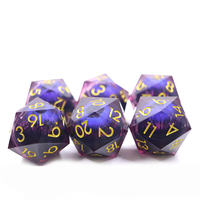 Dés en résine polyédrique simple Jumbo 50MM bleu rose Dragon Eye Design avec bord tranchant se déplaçant dans le noyau liquide Effet réaliste