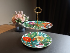 Support à gâteau en céramique à deux niveaux, imprimé floral tropical, avec poignée dorée, plateau à dessert en porcelaine pour mariage, fête ou décoration de la maison - Product Image 3
