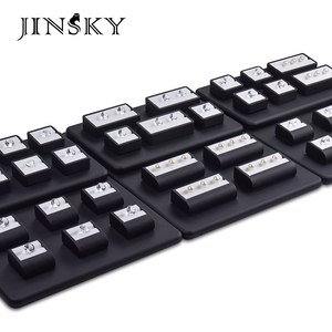 Jinsky personnalisé vente en gros en bois bijoux présentoir ensemble Beige exposant pour collier boucle d'oreille anneau pour affichage de magasin - Product Image 2