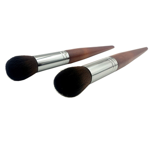 Pennello da Trucco Professionale Yuede di Alta Qualità, Angolare <span class=keywords><strong>per</strong></span> Blush e Fondotinta, Kabuki <span class=keywords><strong>per</strong></span> Polvere e Contorno, con Manico <span class=keywords><strong>in</strong></span> Legno e Setole Sintetiche - Product Image 3
