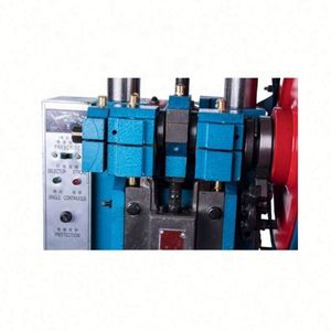 Petite presse de bureau à double colonne, équipement hydraulique pour le travail du fer et presse à colonnes - Product Image 3