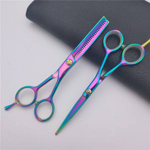 กรรไกรตัดผม Y7 ขนาด 5.5 นิ้ว ใบมีดแบน สแตนเลส คมกริบ ด้ามจับขนาดกลาง อุปกรณ์ตัดผมสำหรับร้านเสริมสวย - Product Image 5