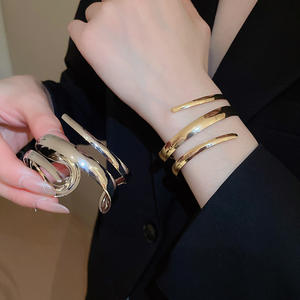 Brazalete y Anillos Abiertos de Cobre Calado Ajustables de Moda Exagerada para Mujer - Product Image 1