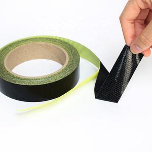 2-линейный черный цвет анти-липкая Стекловолоконная ткань с покрытием PTFE стеклоткани с силиконовым клеем самоклеящаяся лента с разъемным вкладышем - Product Image 2