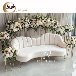 Sofá Moderno de Tres Plazas en Cuero Blanco con Diseño Acolchado para Salón, Salón de Banquetes, Apartamento u Hotel - Product Image 2