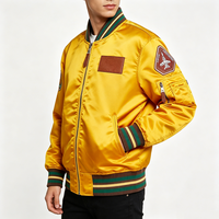 Blouson Bomber Homme Personnalisé avec Logo, Style Rétro, en Satin, avec Patch Poitrine en Cuir, Poignets Rayés et Broderie Lettrée