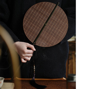 Éventail rond en bambou tissé à la main, style chinois, éventail de danse Hanfu, éventail portable pour l'été, éventail en feuilles de palmier - Product Image 5