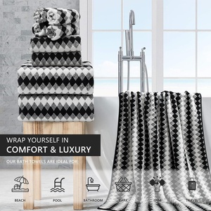 <span class=keywords><strong>Set</strong></span> di 8 <span class=keywords><strong>Asciugamani</strong></span> da Bagno in Microfibra con Motivo a Rombi Bianco e Nero, 2 <span class=keywords><strong>Asciugamani</strong></span> da Bagno Oversize, 2 <span class=keywords><strong>Asciugamani</strong></span> per le Mani, 4 - Product Image 2