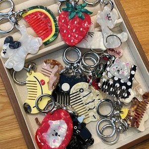 Wow Sheila personnalisé filles maquillage coiffure animaux mignons conception petit acétate porte-clés peigne à cheveux à la mode sac à dos pendentif - Product Image 5