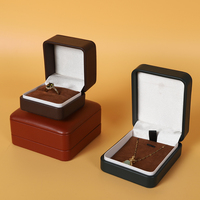 Boîte à bijoux de luxe en velours pour colliers et bracelets, avec logo personnalisé, vente en gros, boîte à bijoux en cuir PU pour boucles d'oreilles et bagues