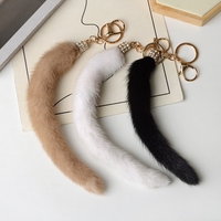 Accessoires de mode : Porte-clés en fourrure de queue de vison véritable, mignon, 15-20 cm, pour sac à main femme et pendentif pour porte-clés de voiture en métal