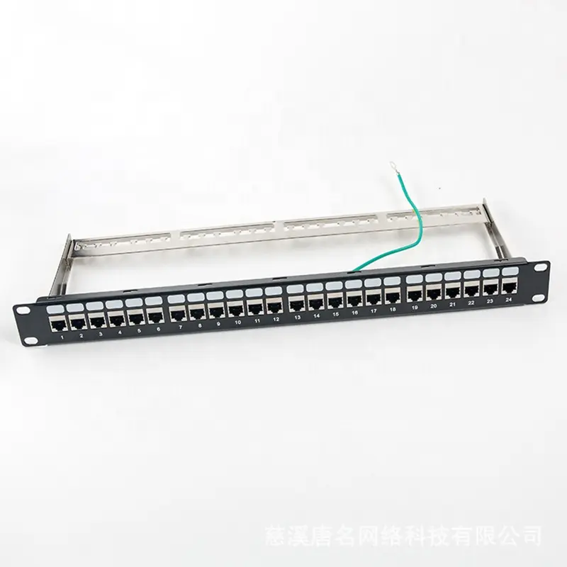 バックバー付きカプラーパッチパネルを介してシールドされた24ポートRJ45CAT6A