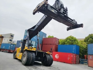 รถยกตู้คอนเทนเนอร์มือสอง 45 ตัน ยี่ห้อ Kalmar Fantuzzi เครื่องจักรยกของในท่าเรือ สำหรับใช้ในลานตู้คอนเทนเนอร์ - Product Image 3