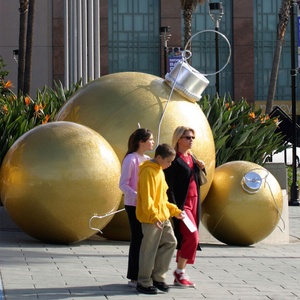 Palline di Natale Giganti Personalizzate in Fibra di Vetro e Resina, Ornamenti e Decorazioni Natalizie di Grandi Dimensioni - Product Image 2