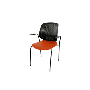 Nouvelle chaise de bureau moderne en cuir synthétique avec accoudoirs métalliques, pivotante, réglable, base à roulettes, assise ergonomique pour usage professionnel - Product Image 1