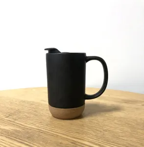 定制12盎司/14盎司/16盎司黑色哑光环保可重复使用促销陶瓷咖啡杯，带软木底部和盖子