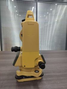 Teodolito Óptico de Alta Precisão DT-02 Usado com Preço Acessível, Acessórios Novos, 90% Novo - Product Image 4