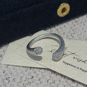 Anillo de Plata de Ley 925 de Lujo con Textura Cepillada Simple, Incrustaciones de Circonita, Diseño Retro Personalizado, Talla Única, Joyería de Plata al por Mayor - Product Image 5