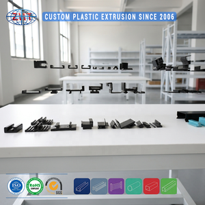 Profilés d'extrusion résistants à l'usure pour usine, profilé d'angle en <span class=keywords><strong>PVC</strong></span> UHMW PE de qualité industrielle pour ligne de traitement laitier et chute de tri - Product Image 5
