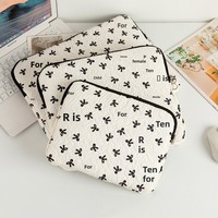 Housse d'ordinateur portable en polyester avec logo personnalisé, design nœud mignon, motif floral matelassé, convient aux ordinateurs portables de 11 à 15 pouces, pour filles, usage quotidien et scolaire.
