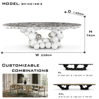Meubles de salle à manger de luxe modernes pour hôtel, table à manger contemporaine avec sphères en aluminium, laque blanche et placage or