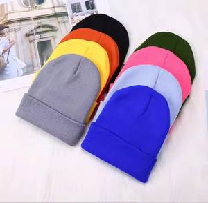 Bonnets pour femmes et hommes Bonnets pour filles <span class=keywords><strong>Bonnet</strong></span> chaud imprimé en couleur unie <span class=keywords><strong>Bonnet</strong></span> d'automne décontracté Chapeaux d'hiver unis tricotés vierges personnalisés - Product Image 3