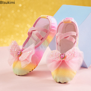 Chaussures de danse de princesse adorables en gros, chaussures de ballet à semelle souple pour enfants, filles, chaussures d'exercice de danse chinoise à griffes de chat, chaussures de ballerine - Product Image 1