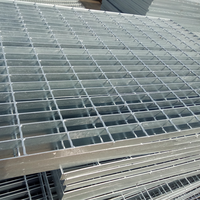 Plaques de marche antidérapantes durables en acier inoxydable, grilles de passerelle, grilles de voie d'accès, grilles en acier galvanisé pour revêtements de sol et passerelles