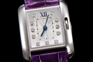 Montre mécanique automatique élégante et tendance, cadran texturé gravé argent et blanc, bracelet en cuir de crocodile violet brillant - Product Image 5