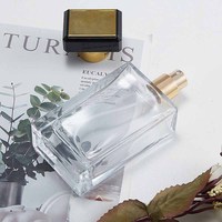 Ventes directes d'usine Bouteilles de parfum en verre de grande capacité Design plat carré élégant Presse d'estampage à chaud Bouchon de pulvérisation Diffuseur de roseaux