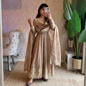 Ensemble Anarkali en soie beige avec dupatta, tenue traditionnelle indienne et pakistanaise pour femme, longueur ras du sol, pour mariage, coupe ample et extensible - Product Image 1