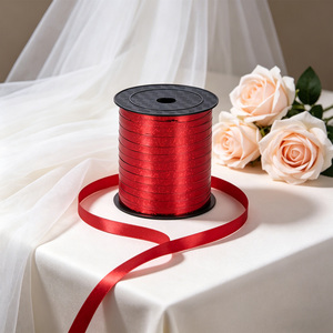 Realizzato in plastica resistente che garantisce prestazioni a lunga durata, Cinta Rojo Lentejuela 450M Decorazioni per feste - Product Image 6