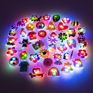 Tùy chỉnh bán buôn <span class=keywords><strong>LED</strong></span> PVC DIY làm tắc nghẽn Sandal Phụ kiện sáng phim hoạt hình giày trang trí không thấm nước phát sáng <span class=keywords><strong>LED</strong></span> giày quyến rũ 2025 - Product Image 6