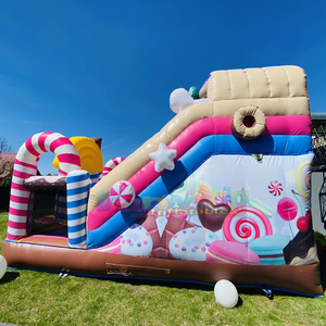 Tobogán inflable comercial de doble carril con castillo hinchable y zona de juegos, con diseño de dulces, para fiestas infantiles al aire libre. - Product Image 2